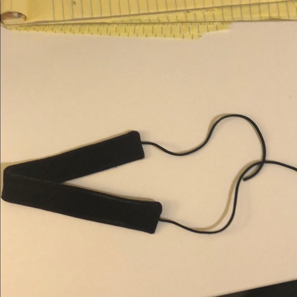 NWOT Brandy Velvet Choker - Picture 2 of 2